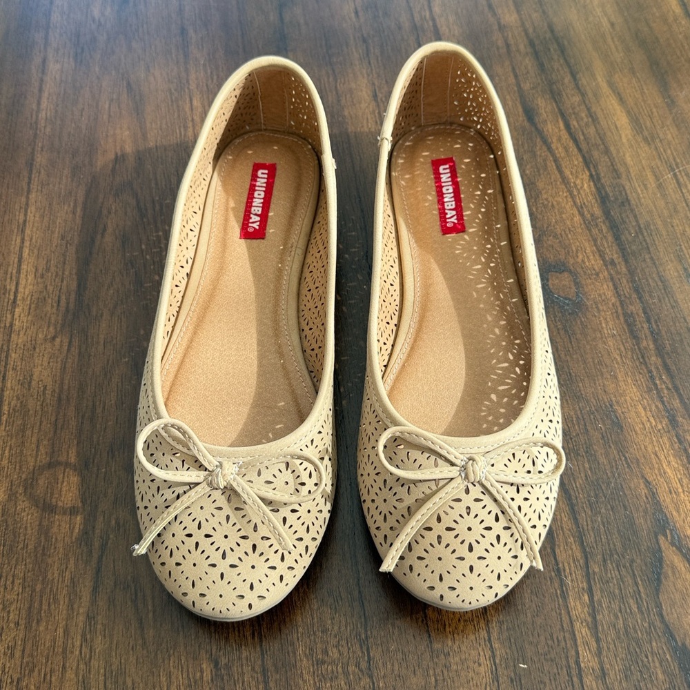 UNIONBAY WOMENS BALLET FLATS WITH BOW SMOKE FREE HOME TAN size 8.5 like NEW